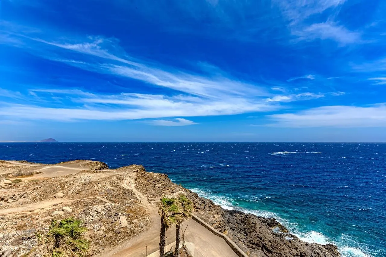 Atlantis 2 Apartment In Front Of The Ocean, Espectacular View, Pool And Wifi Costa Del Silencio Spanje