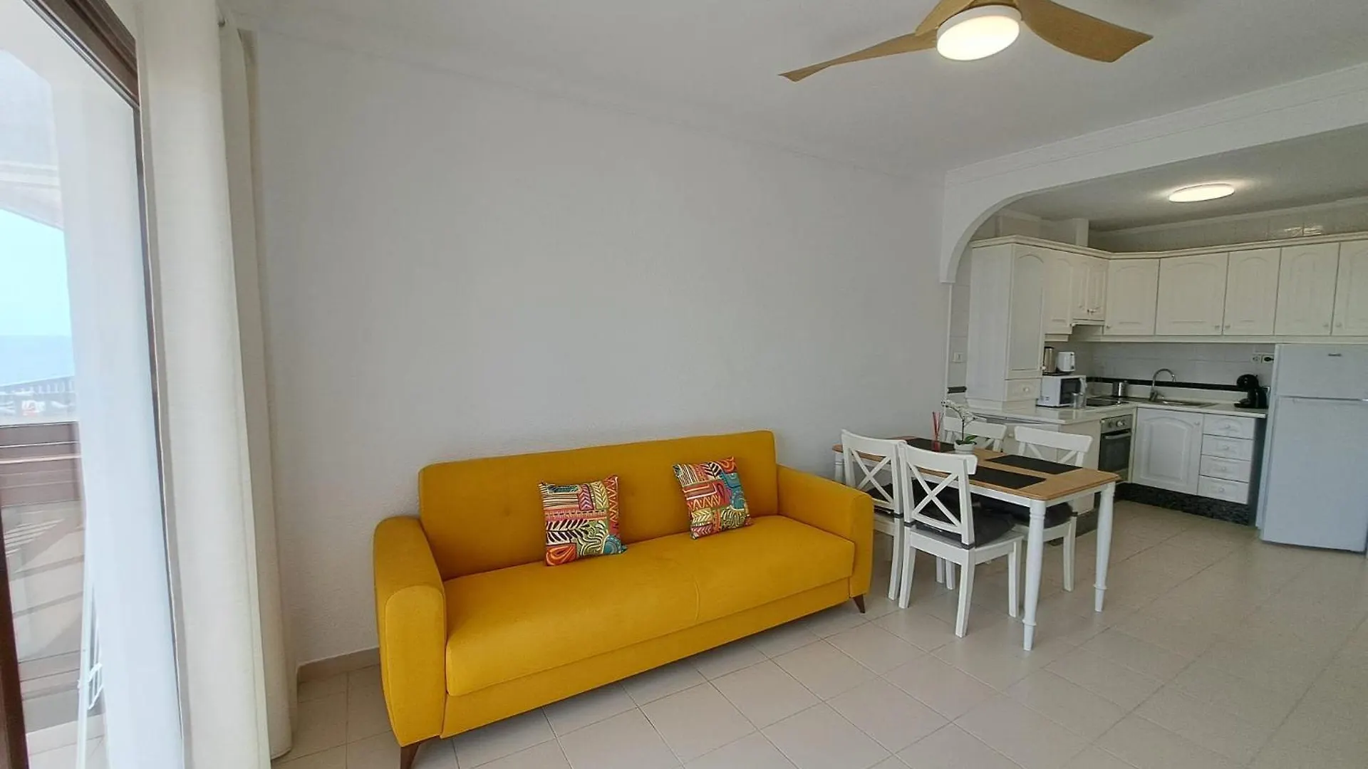 Atlantis 2 Apartment In Front Of The Ocean, Espectacular View, Pool And Wifi Costa del Silencio Spanien