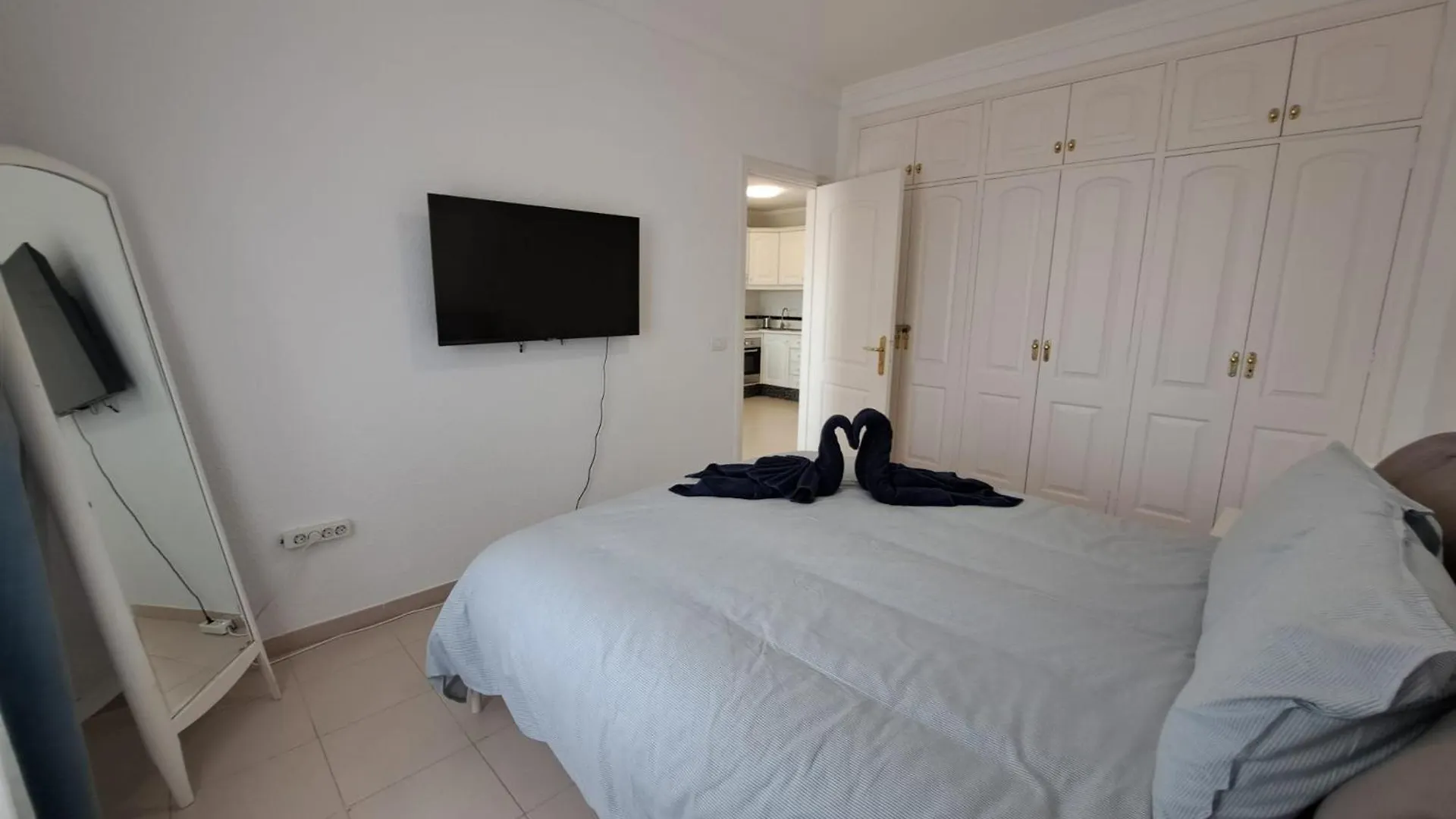Atlantis 2 Apartment In Front Of The Ocean, Espectacular View, Pool And Wifi Costa del Silencio Spanien