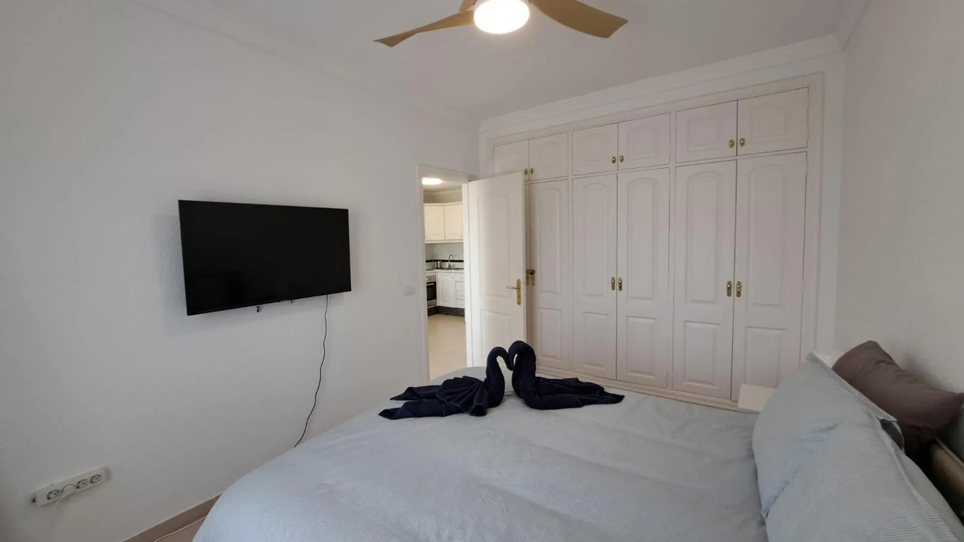 Atlantis 2 Apartment In Front Of The Ocean, Espectacular View, Pool And Wifi Costa del Silencio Spanien